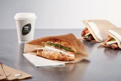 Snack Sacchetto mit weißer 2-lg. Serviette 143 x 210 mm Braun